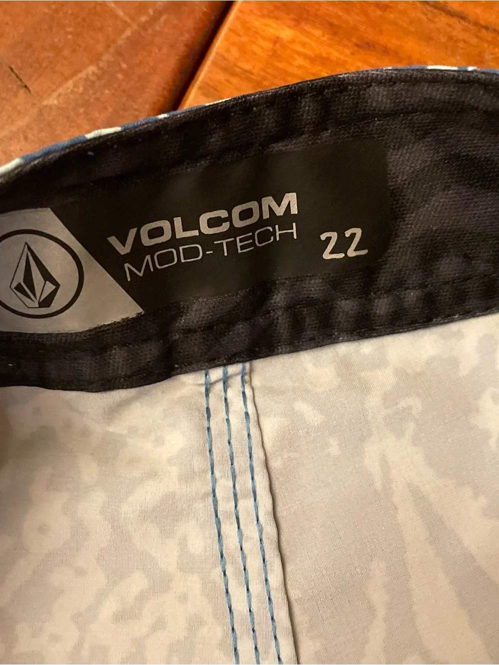Volcom Blue and White Abstract Pattern board Shorts, size 22